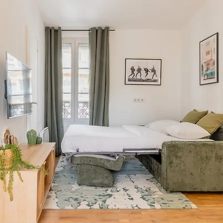 Delicate Bathed In Sunlight * Paris