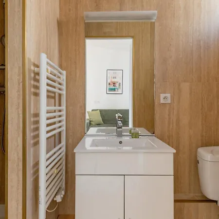 Delicate Bathed In Sunlight Daire