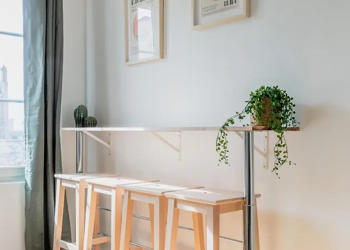 Apartment Delicate Bathed In Sunlight Paris