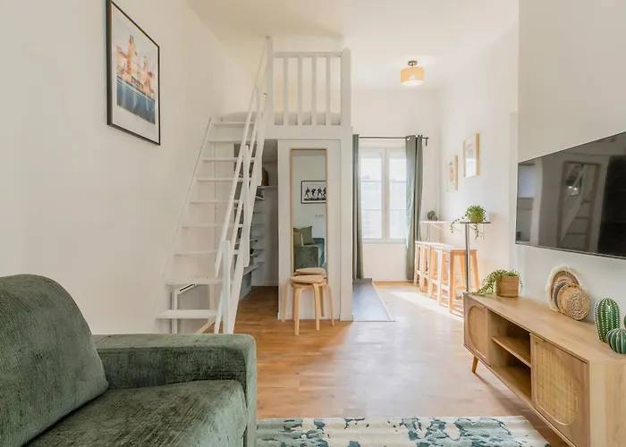 Delicate Bathed In Sunlight Appartement Paris